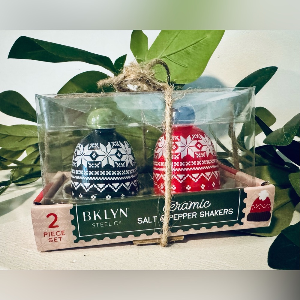 BKLYN STEEL Set Of Two Pom Hats ⛷️ Ceramic Salt & Pepper Shakers Ugly Christmas